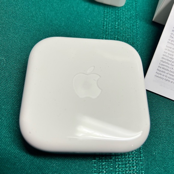 iphone ear buds & plug - Picture 8 of 9